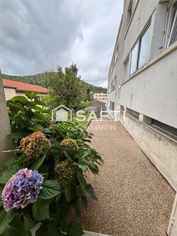 Appart T3 RDC surélevé, 77m2, cave et parking.