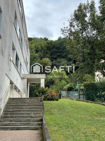 Appart T3 RDC surélevé, 77m2, cave et parking.