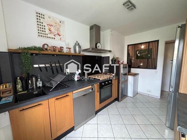 Appart T3 RDC surélevé, 77m2, cave et parking.