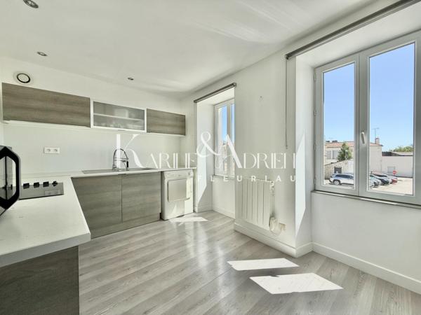 Immeuble de ville avec commerce + appartement T2 au dessus + grenier aménageable