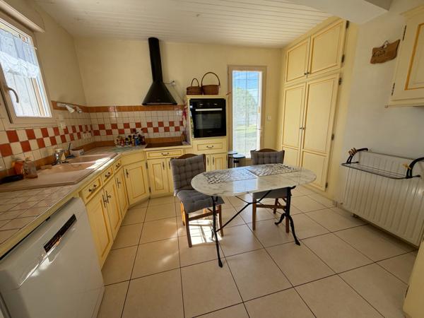 grande maison lumineuse
