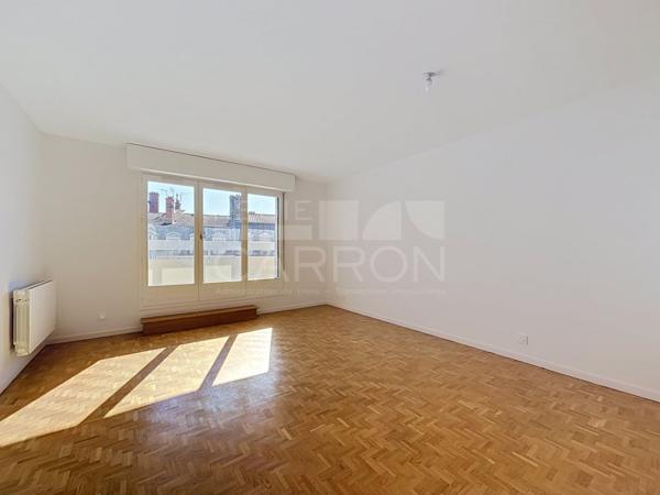 APPARTEMENT T3 A LOUER - LYON 2EME ARRONDISSEMENT - 66.29 m 2 - 1 510 € charges comprises par mois