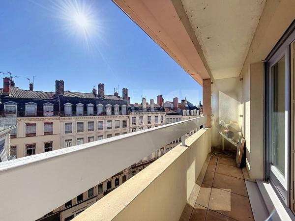 APPARTEMENT T3 A LOUER - LYON 2EME ARRONDISSEMENT - 66.29 m 2 - 1 510 € charges comprises par mois