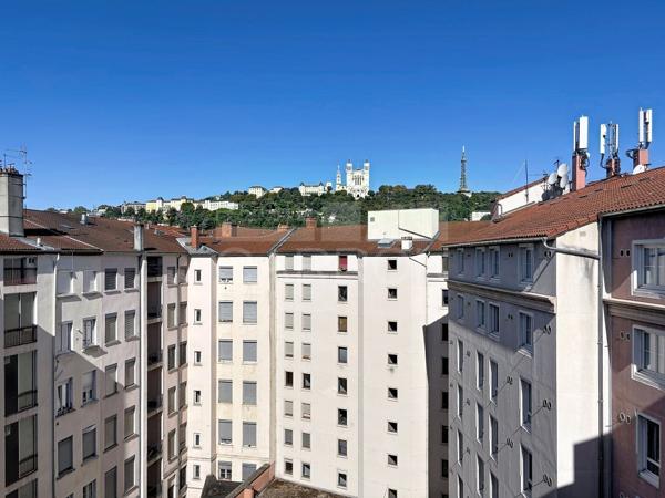 APPARTEMENT T3 A LOUER - LYON 2EME ARRONDISSEMENT - 66.29 m 2 - 1 510 € charges comprises par mois