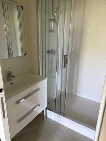APPARTEMENT T4 A LOUER - LYON 3EME ARRONDISSEMENT Jussieu 144 m 2 2 225 € charges comprises par mois