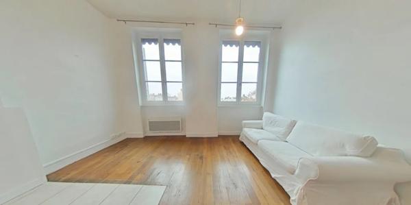 STUDIO A LOUER - LYON 4EME ARRONDISSEMENT Place Croix Rousse-Austerlitz 38.6 m 2 580 € charges comprises par mois