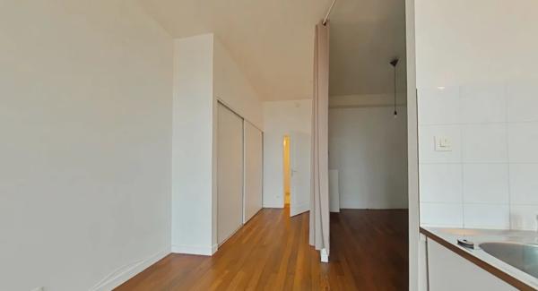STUDIO A LOUER - LYON 4EME ARRONDISSEMENT Place Croix Rousse-Austerlitz 38.6 m 2 580 € charges comprises par mois