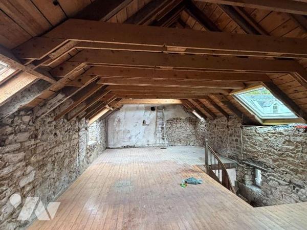 Au coeur de Pont-Aven, à deux pas du Bois d'Amour et de l'entrée de la ville, voici une maison ...