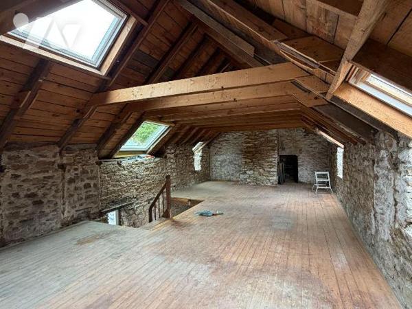 Au coeur de Pont-Aven, à deux pas du Bois d'Amour et de l'entrée de la ville, voici une maison ...