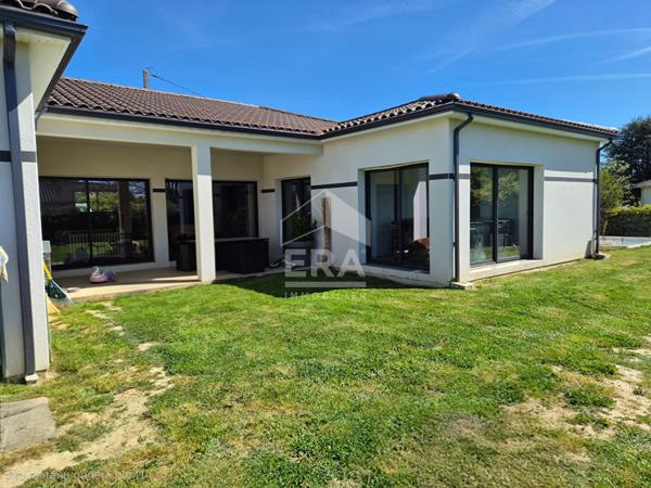 Maison plain pied, 7 pièces à vendre à Montpon Ménestérol - 157 m².