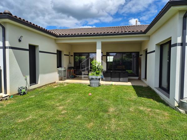 Maison plain pied, 7 pièces à vendre à Montpon Ménestérol - 157 m².