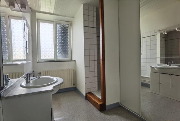 Immeuble 15 pièces - 439 m²