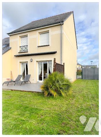 Maison traditionnelle avec garage et trois chambres 