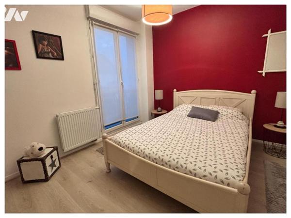 Maison traditionnelle avec garage et trois chambres 