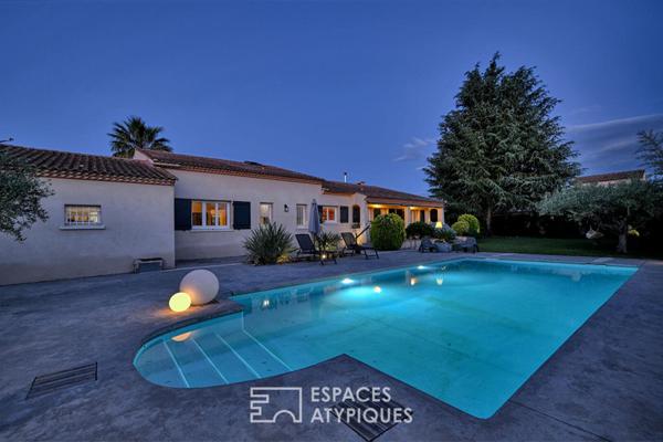 Maison rénovée avec piscine, local professionnel et son studio.