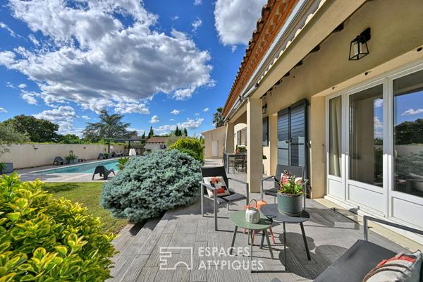 Maison rénovée avec piscine, local professionnel et son studio.