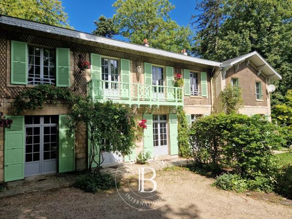 Asnières-sur-Oise, Maison 5 Chambres -  347 m² à vendre