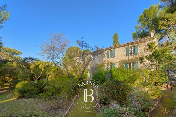 Sanary-sur-Mer, Propriété 3 Chambres -  140 m² à vendre