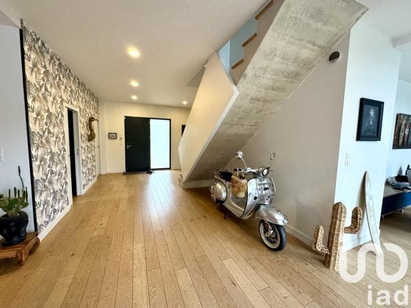 Maison d’architecte 7 pièces de 252 m² à Sens (89100)