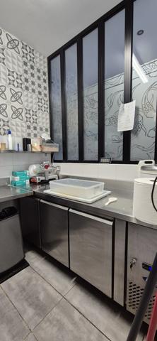 Fonds De Commerce - 77 m²