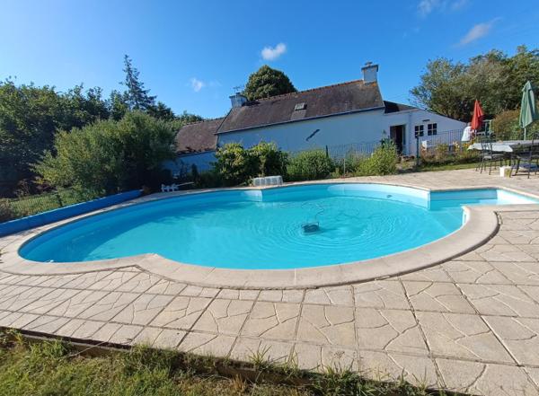 29530 Plonévez du Faou longère avec piscine, aucun travaux, 3 chambres, grand jardin