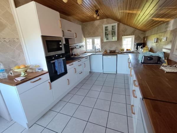 29530 Plonévez du Faou longère avec piscine, aucun travaux, 3 chambres, grand jardin