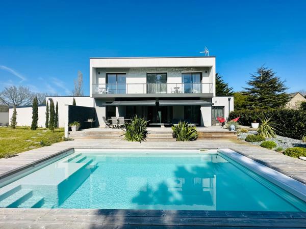 LA TURBALLE-MAISON CONTEMPORAINE 6P DE 176M2-PISCINE-GARAGE 40M2-JARDIN-SUR TERRAIN DE 720M2