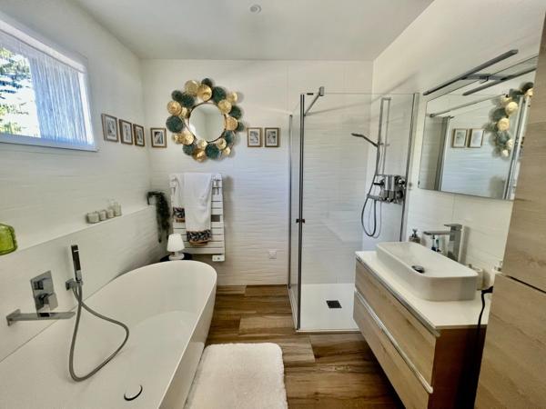 LA TURBALLE-MAISON CONTEMPORAINE 6P DE 176M2-PISCINE-GARAGE 40M2-JARDIN-SUR TERRAIN DE 720M2