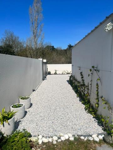 LA TURBALLE-MAISON CONTEMPORAINE 6P DE 176M2-PISCINE-GARAGE 40M2-JARDIN-SUR TERRAIN DE 720M2