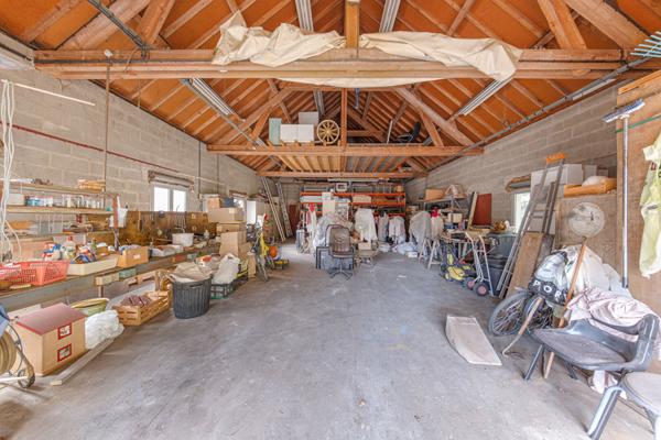 Maison à Fontaines de 190 m² avec dépendances