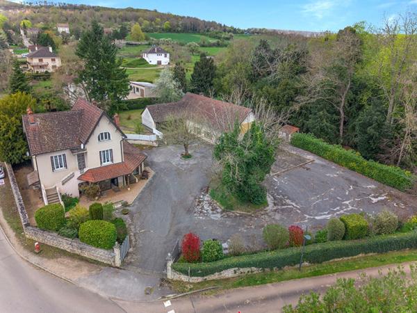 Maison à Fontaines de 190 m² avec dépendances
