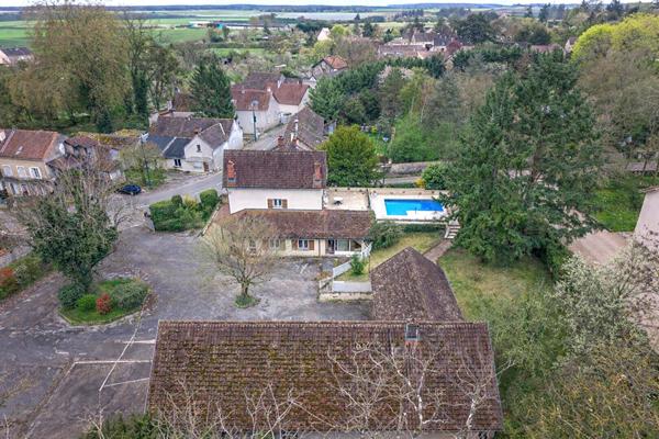 Maison à Fontaines de 190 m² avec dépendances