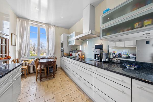 Maison à Fontaines de 190 m² avec dépendances