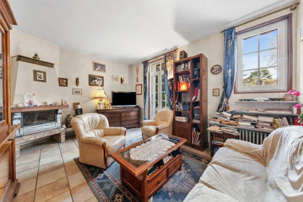 Maison à Fontaines de 190 m² avec dépendances