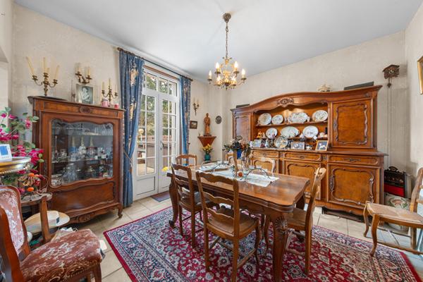 Maison à Fontaines de 190 m² avec dépendances