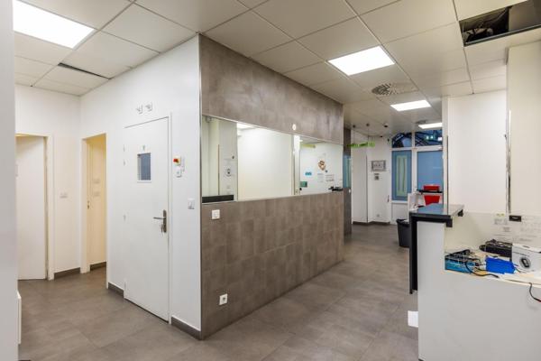 VENTE — LOCAL COMMERCIAL 250 M² | PARIS 10ème Boulevard de Strasbourg / Faubourg Saint-Martin | Convient à de nombreuses activités