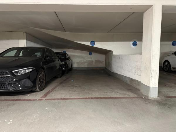 Vincennes centre – 2 places de parking en enfilade – Résidence sécurisée – 44 000 € FAI
