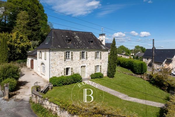Oloron-Sainte-Marie, Maison de village 9 Chambres -  453 m² à vendre