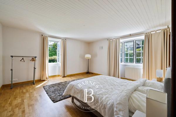 Oloron-Sainte-Marie, Maison de village 9 Chambres -  453 m² à vendre