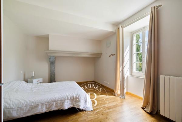 Oloron-Sainte-Marie, Maison de village 9 Chambres -  453 m² à vendre