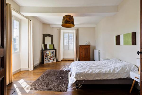 Oloron-Sainte-Marie, Maison de village 9 Chambres -  453 m² à vendre