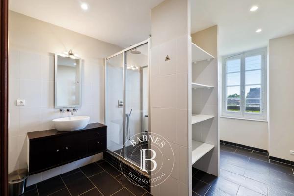 Oloron-Sainte-Marie, Maison de village 9 Chambres -  453 m² à vendre