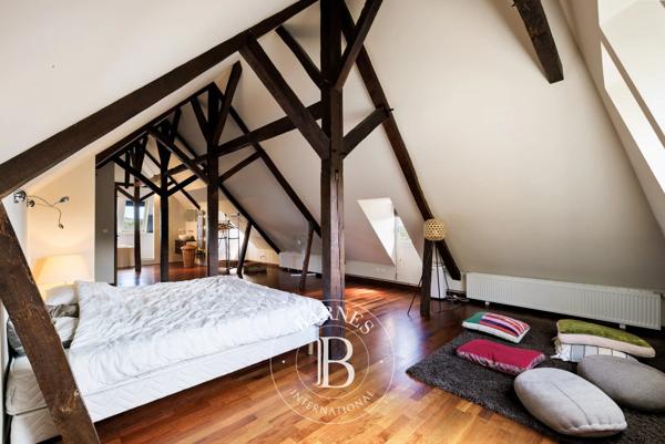Oloron-Sainte-Marie, Maison de village 9 Chambres -  453 m² à vendre