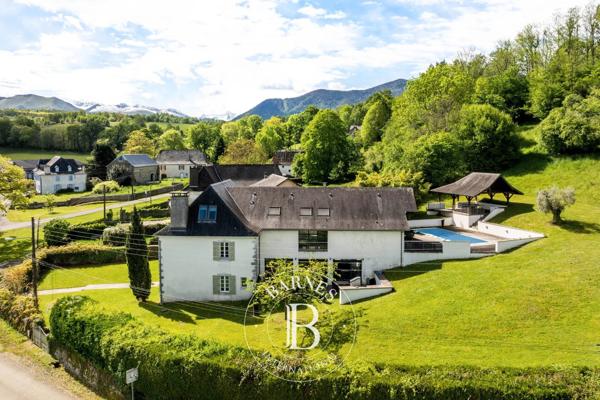 Oloron-Sainte-Marie, Maison de village 9 Chambres -  453 m² à vendre