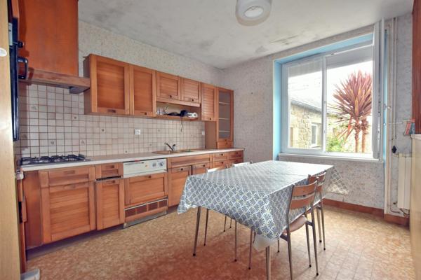 Maison à PLONEVEZ-PORZAY, 29550 - 7 pièces 167m²