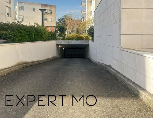 Montigny-le-Bretonneux (78180) Place de Parking en sous-sol de 20m² - Résidence LE GALION - Ascenseur - Boxable