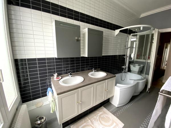 Maison bourgeoise Saint Quentin 6 pièce(s) 161 m2