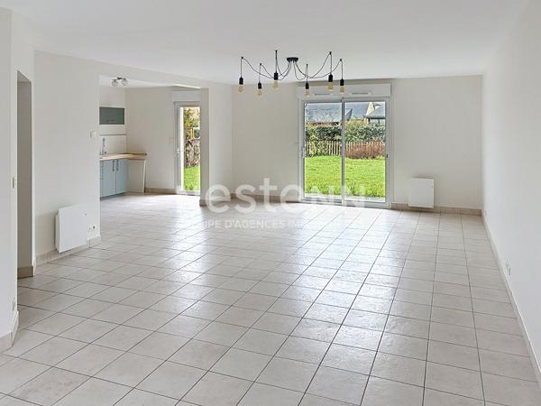 À Briollay, maison familiale avec jardin clos et garage à seulement 15 min d'Angers