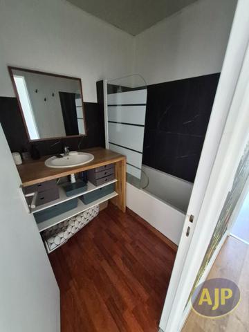 Appartement à louer Nantes : 4 pièces, 79m² avec 3 chambre(s) à 1 360€ - AJP Immobilier Rezé
