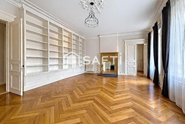 Appartement Ancien avec plafonds et parquets